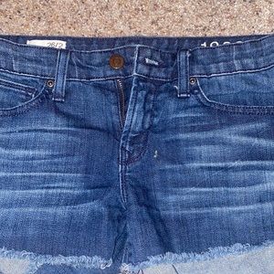 gap shorts size 26